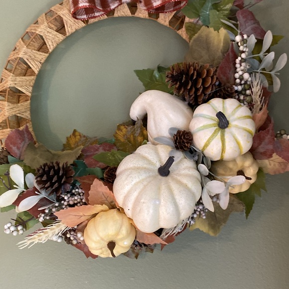 Beautiful Fall Wreath - Picture 5 of 9